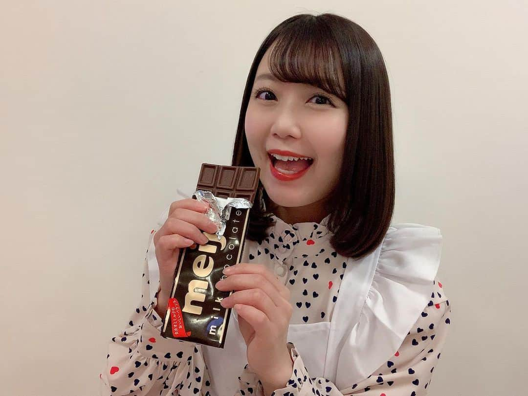 嶋梨夏さんのインスタグラム写真 - (嶋梨夏Instagram)「チョコレート作るときは、作ってるうちに食べたくなっちゃうから、食べる用のチョコをプラス1枚必ず横に置いてお菓子作りをするタイプですが、いかがです🌝？？ . ハッピーバレンタイン🍫💕💕💕 . . . . . #HappyValentinesday #Valentine #バレンタイン #バレンタインデー #meiji #chocolate #チョコレート #極度の甘党 #甘党 #アラサー女子 #丸顔 #ボブ #ぷに子 #photooftheday #JAPAN #japanesegirl #avex #avexmanagement #instagood #followme #ricashima #嶋梨夏」2月14日 21時30分 - shimarica_jp