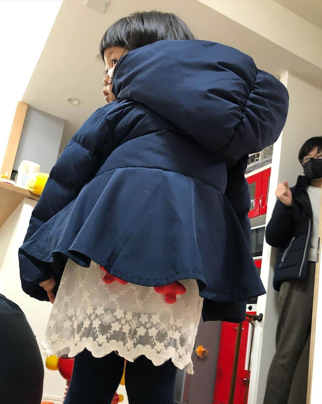 ぽるぽるちゃんさんのインスタグラム写真 - (ぽるぽるちゃんInstagram)「みゆと、じじに渡すチョコを作りました😊  完成品は撮り忘れたよ😇 インスタグラマーとして反省です⤵️⤵️  完成したら渡しに行ったよ🚶‍♂️🍫 リュックの上からコート羽織る派🎒🧥 おちんの手の角度が超乙女❤️  #バレンタインデー #紗々風チョコ #完成写真撮り忘れ系男子 #コートこんもり系女子 #身振り乙女系男子 #鉄人28号 #僕は？チョコは？ #ぽる」2月14日 21時22分 - poruporuchan