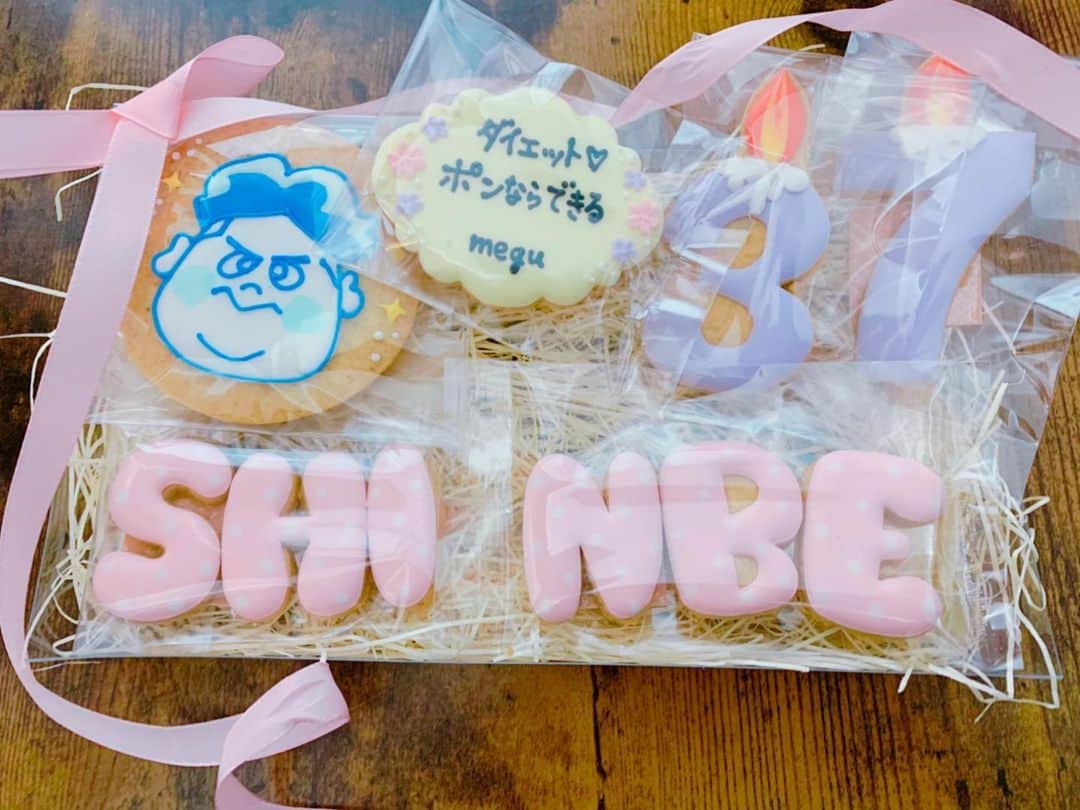 池田真一さんのインスタグラム写真 - (池田真一Instagram)「女房からバレンタインでアイシングクッキーもらいました！ 『すげー！手作りか！？』って聞いたら 『ううん！業者に頼んだ！』って返ってきた！ 業者って言い方気になるけどめちゃくちゃ嬉しい😆 食べるのもったいない！！ そうです！ 僕は女房からポンと呼ばれてます。 恥ずい。」2月14日 21時24分 - wartdebu