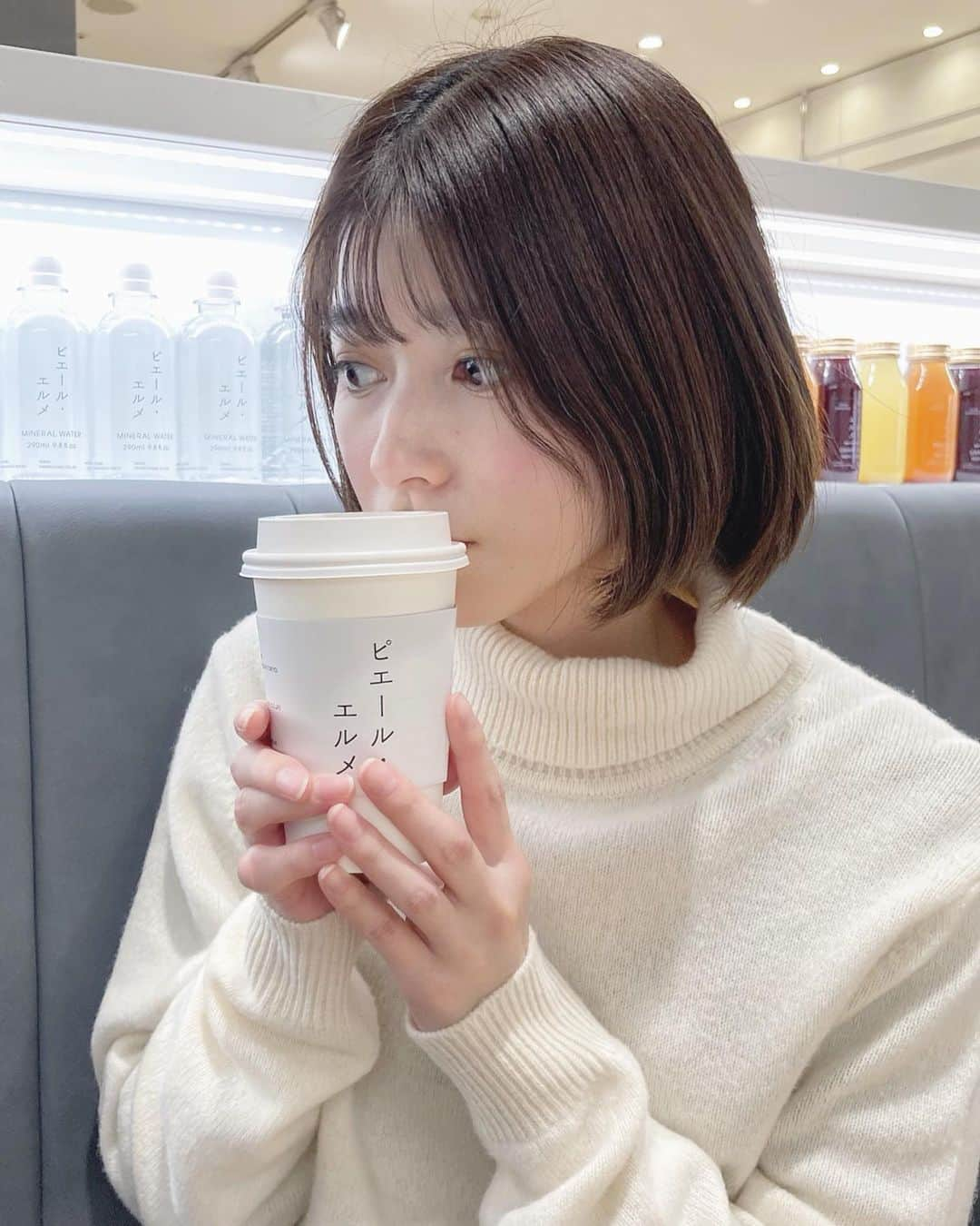 新保里歩さんのインスタグラム写真 - (新保里歩Instagram)「こんばんは☺︎  今日は寒がりの私でも暖かく感じた1日でした🌸 春が待ち遠しい☺︎  そして今、放送している　#南野拓実 選手が所属する #サウサンプトン vs #ウルブス の試合を観戦しています😳 先発も嬉しい☺️ 試合開始から南野選手動きがいいです！！ 今後の展開楽しみ⚽️画面越しに見守ります☺︎  #プレミアリーグ 24節 #premierleague #サウサンプトンfc #ウルヴァーハンプトンワンダラーズfc」2月14日 21時26分 - riho_shinbo0714