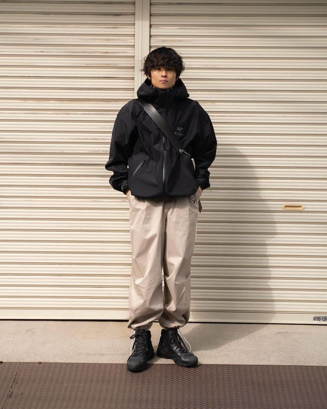 Ryoさんのインスタグラム写真 - (RyoInstagram)「ㅤㅤㅤㅤㅤㅤㅤㅤㅤㅤㅤㅤㅤ VENTILE COTTONでイージーパンツを作りました。最近ブーツを履く事が増えたので、裾にドローコード入りが便利。 防風、浸透性もある高機能素材で色々なシーンで使えると思います。 17日の20:00-予約開始です。 @ryotakashima_official  ㅤㅤㅤㅤㅤㅤㅤㅤㅤㅤㅤㅤㅤ I designed easy pants with VENTILE COTTON.  Recently, I've been wearing boots a lot, so it's good to have a drawcord at the hem. I think that it can be wore in various scenes with a high-performance material that is windproof and permeable. Pre-order will start from 8:00PM on 17th.🎂  ㅤㅤㅤㅤㅤㅤㅤㅤㅤㅤㅤㅤㅤ jacket:#arcteryx pants:#ryotakashima shoes:#sachagarel bag:#oamc」2月14日 21時27分 - ryo__takashima