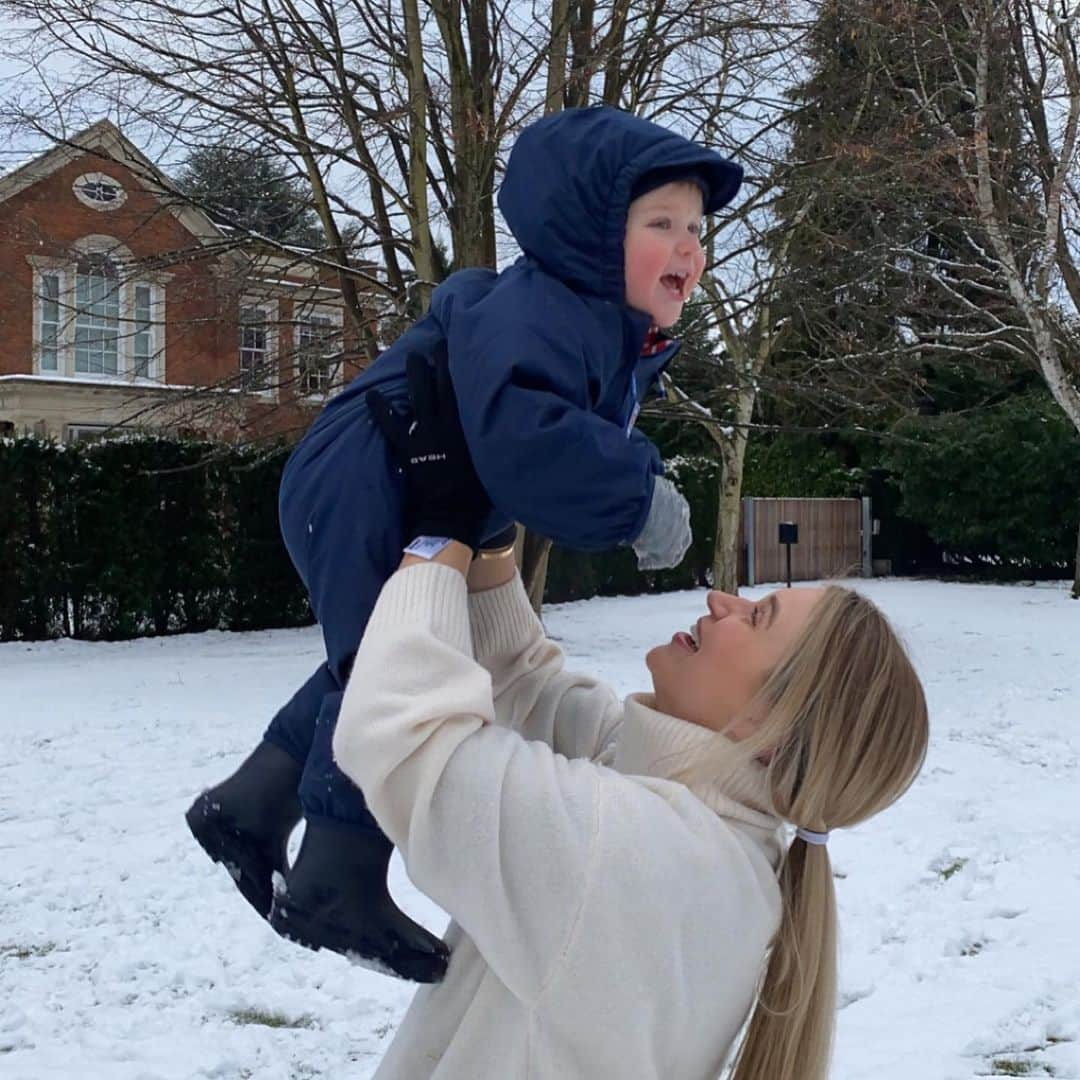 ジャック・バトランドのインスタグラム：「to the most amazing mum, best friend and my rock, we love you so much ❤️」