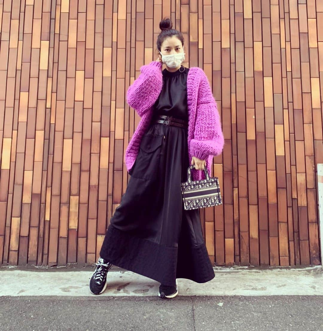 村上瑠美奈さんのインスタグラム写真 - (村上瑠美奈Instagram)「私服🤍  あったかかった日🌞 onepiece @sacaiofficial  cardigan @ilovemrmittens  bag @dior  sneaker @sacaiofficial   #るみな服 #ootd#nike#nikesacai #sacai #diorbooktote」2月14日 21時38分 - ruminamurakami