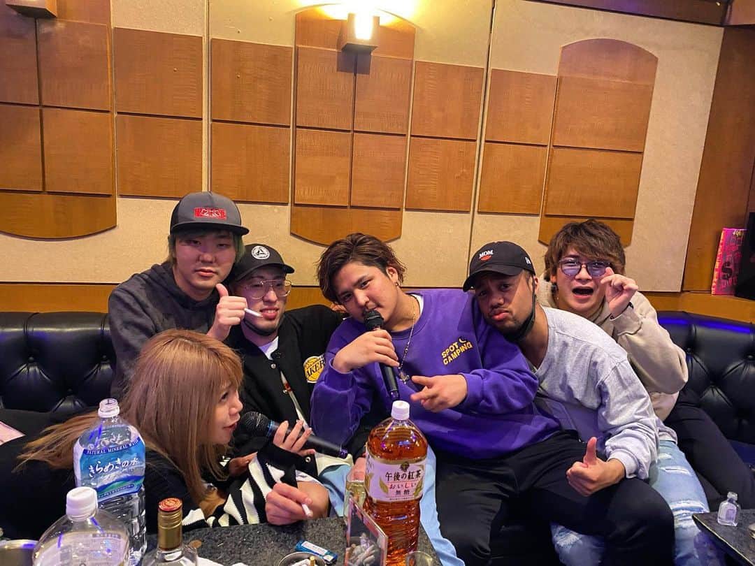 Richesのインスタグラム：「営業終わりに従業員連れて飲みに行きました！楽しかった後遺症で本日めちゃくちゃ二日酔いです、、。🤮 ・ ・ #リチェス #パリピ #youtube #youtuber #金髪 #黒人 #ハーフ #番号教えて #ガンパリマジック #由比ヶ浜 #tバック #歌舞伎町 #新宿 #東京 #入間 #埼玉 #ガーナ #南魚沼 #新潟 #riches #tokyo #japan #ghana #hiphop #party #love #instagood #happy #followme #follow」