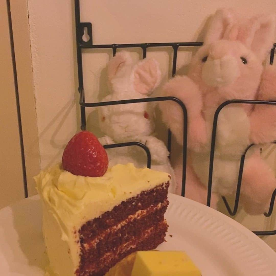 ネオンムーンさんのインスタグラム写真 - (ネオンムーンInstagram)「디저트 쇼핑으로 연휴 마무릿🍰🎀🍓」2月14日 21時32分 - neon__moon