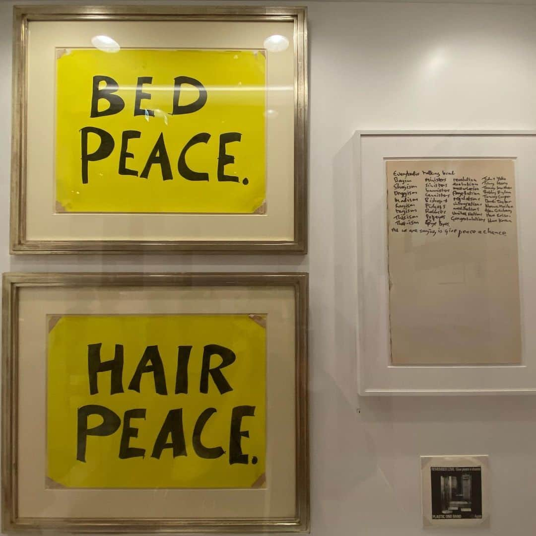 星南のインスタグラム：「.﻿ ﻿ ﻿ ﻿ 𝐇𝐀𝐈𝐑 𝐏𝐄𝐀𝐂𝐄 𝐁𝐄𝐃 𝐏𝐄𝐀𝐂𝐄﻿ ﻿ ﻿ ﻿ #ダブルファンタジー　#yokoono #johnlennon #bedpeace #hairpeace #bedin #ベッドイン」