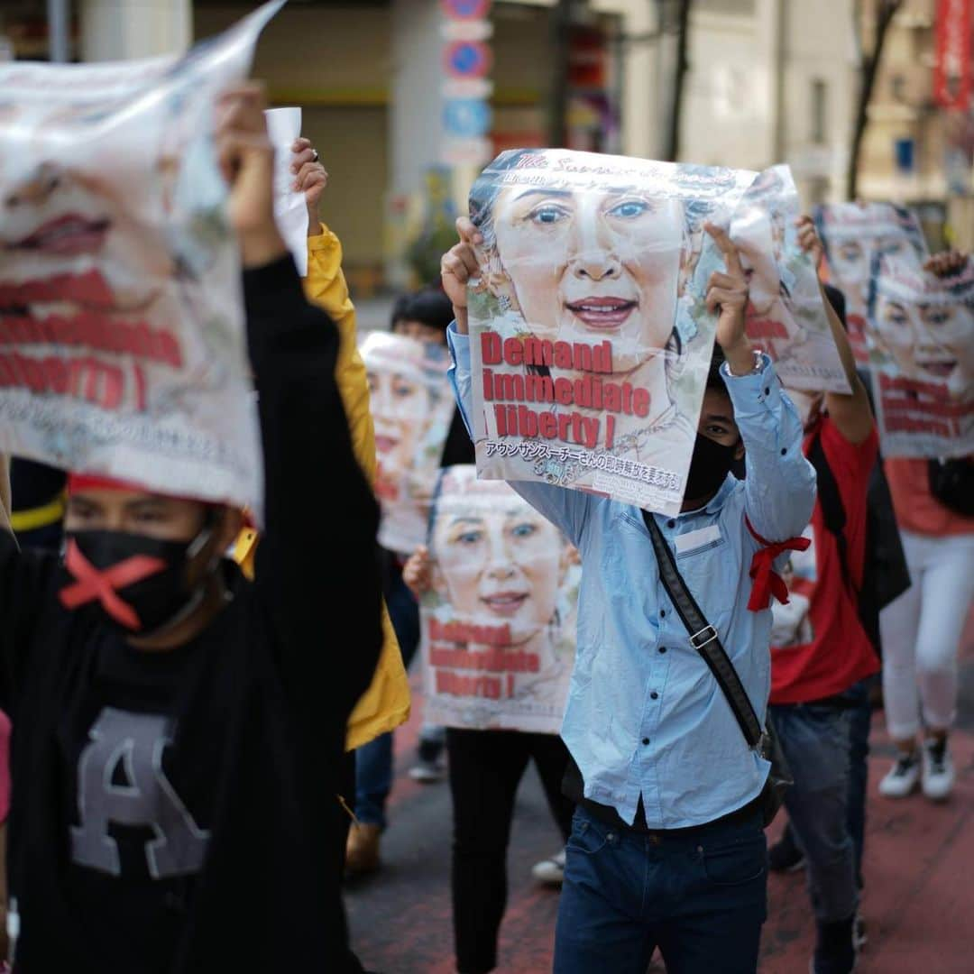 The Japan Timesさんのインスタグラム写真 - (The Japan TimesInstagram)「The flag of Myanmar was hoisted high Sunday in Tokyo’s Shibuya Ward, where thousands marched through the streets to protest the military coup that took place in the Southeast Asian country earlier this month. Around 5,000 people — mostly Myanmar nationals — gathered Sunday with flags raised and signs in hand to protest the putsch that occurred in their home country earlier this month and the subsequent detainment by the military of major political leaders, including Aung San Suu Kyi and President Win Myint. The military seized control of the government on Feb. 1, alleging fraud in Suu Kyi’s landslide victory in a national election in November. Television broadcasters have been shut down, internet and phone services severed, banks forced to close and a curfew put in place as troops patrol the streets. The protesters in Shibuya called for the curfew to be lifted, the detainees to be released and the country returned to the people. Link to story in bio. (📸 Ryusei Takahashi @ryuseitakahashi217 photos)  . . . . . . #myanmar #burma #savemyanmar🇲🇲 #aungsansuukyi #protests #shibuya #tokyo #japan #ミャンマー #ビルマ #アウンサンスーチー #デモ #渋谷 #東京 #日本」2月14日 21時47分 - thejapantimes