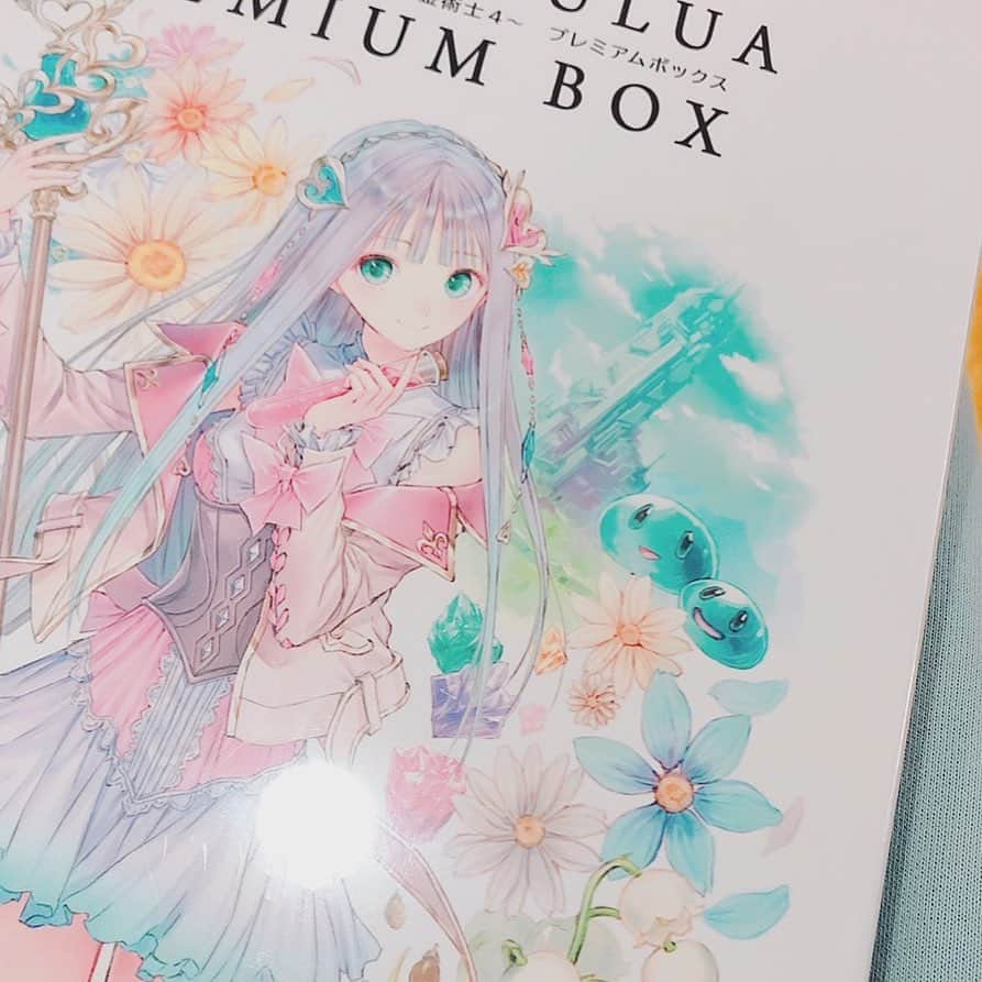島袋美由利のインスタグラム：「.﻿ .﻿ ハッピーバレンタインです🧸﻿ チョコ食べました??﻿ そして今日はルルアとエーファの誕生日でもあります。二人ともおめでとう！﻿ ﻿ 今でもカレーを食べると「ルルアのアトリエ」のことを思い出します。﻿ きっとこれからもそうだといいなぁ。﻿ ﻿ 写真はPS4版の「ルルアのアトリエ」です。﻿ Switchしか持っていないので今だに未開封です。笑﻿ 発売した時嬉しくてSwitch版とPS4版ふたつ買ったの。懐かしい。﻿ ﻿」