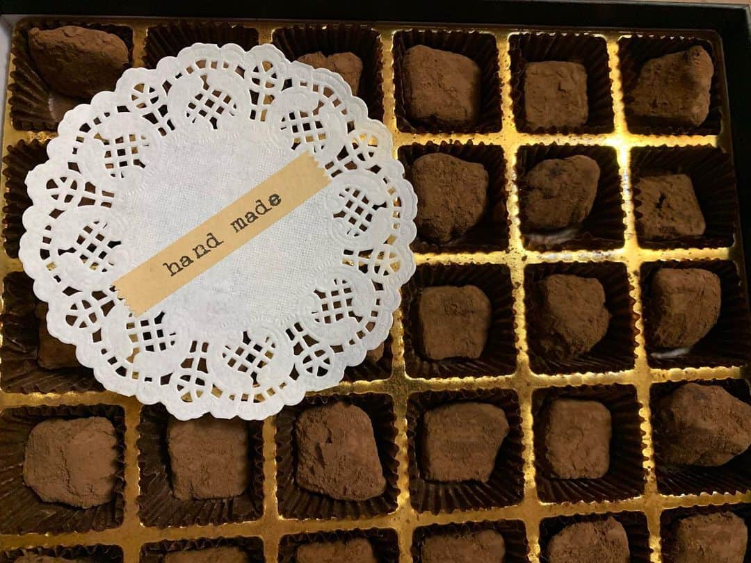 チョン・ジュンさんのインスタグラム写真 - (チョン・ジュンInstagram)「발렌타인데이 유지가 만들어준 초콜릿 🍫 #세상에서가장맛있는초코릿」2月14日 21時42分 - m223740