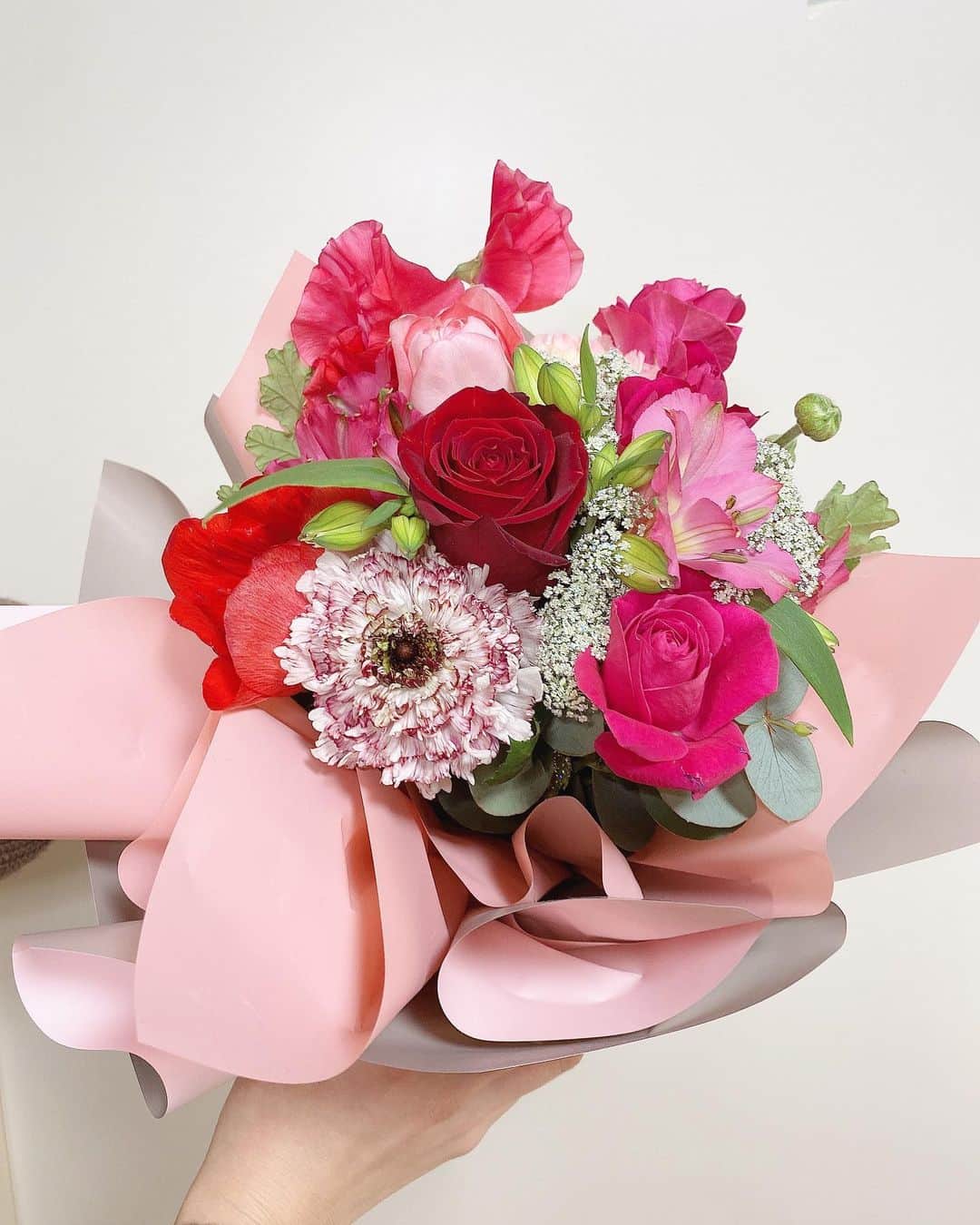 YUUGAさんのインスタグラム写真 - (YUUGAInstagram)「. . Happy Valentine🌹🤍 . . 皆さんにとって、素敵な日になりましたか？☁️ 私はとても素敵なバレンタインでした💝 . . しあわせ💓 . . . #Valentine #flower #valentineflower #l4l #beauty #photo #pic #happyvalentinesday #followme」2月14日 21時42分 - yuuga1024