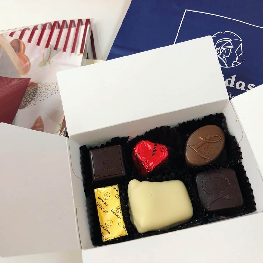 世手子さんのインスタグラム写真 - (世手子Instagram)「Valentine's Day🍫 I went to the chocolate world of Ginza Matsuya（＾ω＾） Have a nice sunday💕 やっとCD制作作業終わりました（；＿；） そして今日はバレンタインデー✨✨ 先日、久々に @matsuyaginza #銀座松屋 に行ったよ^ ^ @leonidas_chocolatier #レオニダス はじめて買ったよ（＾Ｏ＾☆♪ 濃厚で美味しかった(〃ω〃) 同時開催してた @eurochocolate.jp #eurochocolate のチョコも楽しみ(*´ω`*) 素敵な日曜日をお過ごし下さい(*´-`) #leonidas #レオニダスチョコレート  #ユーロチョコレート  #ヴァレンタイン #valentine  #valentineday」2月14日 21時45分 - rojide