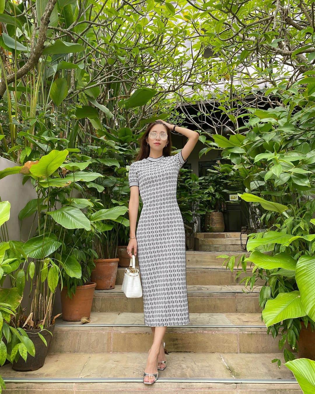 片山夏実のインスタグラム：「Outfit❤️ dress #fendi bag #fendi sunglasses #fendi  . @fendi  . . #singapore #シンガポール #ootd」