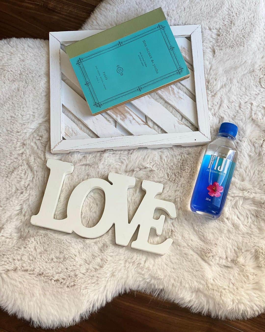 FIJIWaterJapanさんのインスタグラム写真 - (FIJIWaterJapanInstagram)「Happy Valentine’s Day💙  #フィジーウォーター #fijiwater #お気に入り  #バレンタイン #水分補給  #ミネラルウォーター #lifewithfijiwater」2月14日 21時50分 - icelandicglacialjp