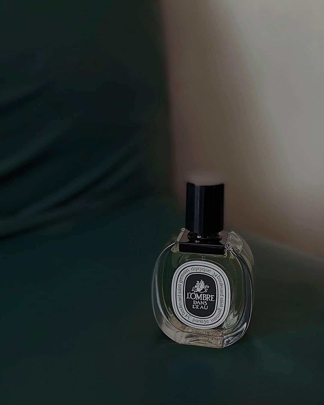 須田朱音のインスタグラム：「𝐻𝑎𝑝𝑝𝑦 𝑉𝑎𝑙𝑒𝑛𝑡𝑖𝑛𝑒'𝑠 𝐷𝑎𝑦﻿ ﻿ 今年は @diptyque の ﻿ ロンブルダンローのオードトワレを♡﻿ ﻿ 先日、自分がTAMDAOとどっちにしようか﻿ ﻿ 悩んだ好きな香りを押し付けました笑﻿ ﻿ ﻿ チョコは作る予定なかったんだけど、﻿ ﻿ 先日公開されたMALIA.CHANNELの﻿ ﻿ 5分でスタバのチョコスコーンが  作れるレシピで﻿作ってみたよ🍫﻿ ﻿ ﻿ びっくりするぐらい簡単で、﻿ ﻿ サックサクのチョコスコーンが出来ました。﻿ ﻿ また絶対に作ろっと✌🏼」