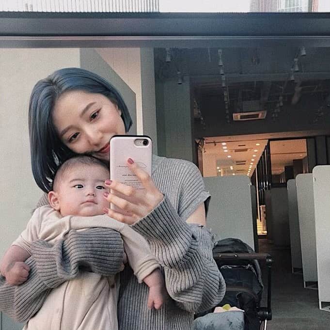 松尾 瞳のインスタグラム：「👶🏻👩🏻💙」