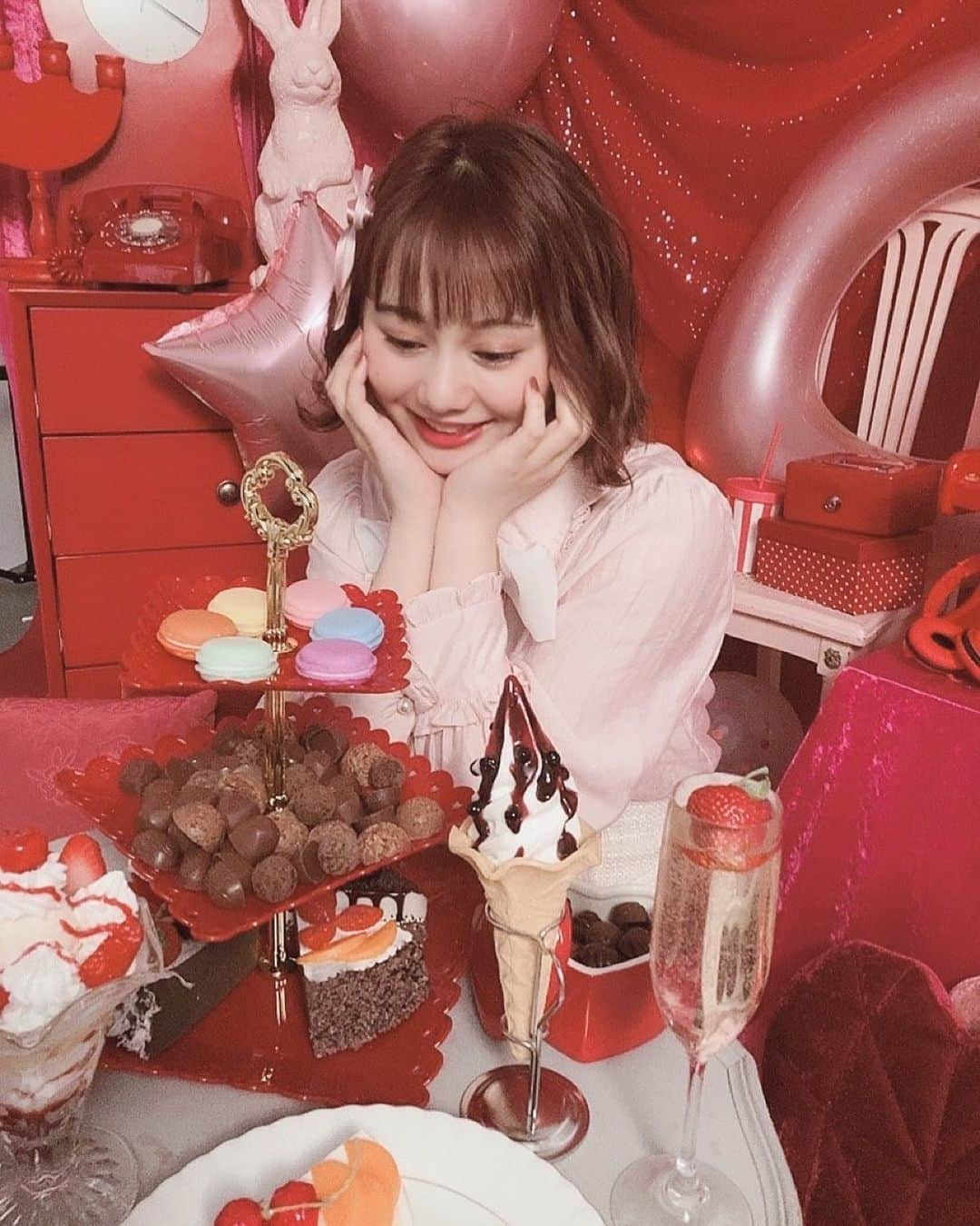 松本慈子のインスタグラム：「* Happy Valentine🍫🍩🍬🍭❤️  #バレンタイン #バレンタインデー #valentines #chocolatelover #chocolat #pinkhouse #❤️」