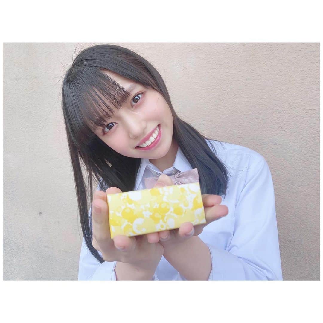 のインスタグラム：「はい、チョコレート💓﻿ ﻿ .﻿ .﻿ .﻿ ﻿ てれる。﻿ ﻿ #HappyValentine#Valentine#バレンタインチョコ#バレンタイン#チョコレート#chocolate#制服#JK#LJK#女子高生#高校生」