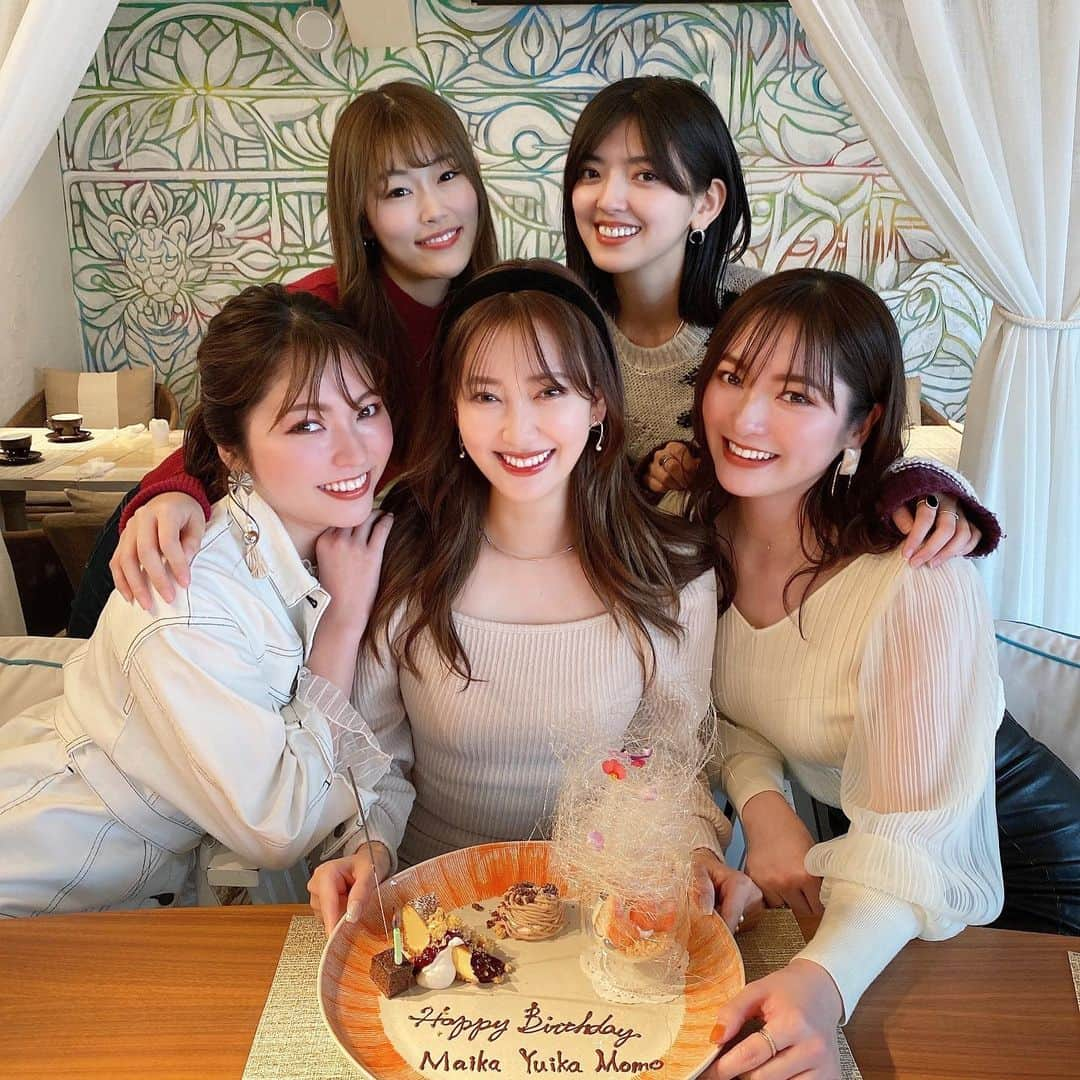 佐達ももこさんのインスタグラム写真 - (佐達ももこInstagram)「いつもの🧡💜🧡💜🧡  早生まれ組の誕生日を お祝いしてくれた時〜🎂💓  嬉しかったー😭💗  ほんっっと話が止まらない私達🤣 開放感のある場所でランチも良かったけど 早く5人でわいわい飲みたい🍻 そして旅行がしたーーい🌈  #birthday#女子会#誕生日」2月14日 22時02分 - sadamomodayo