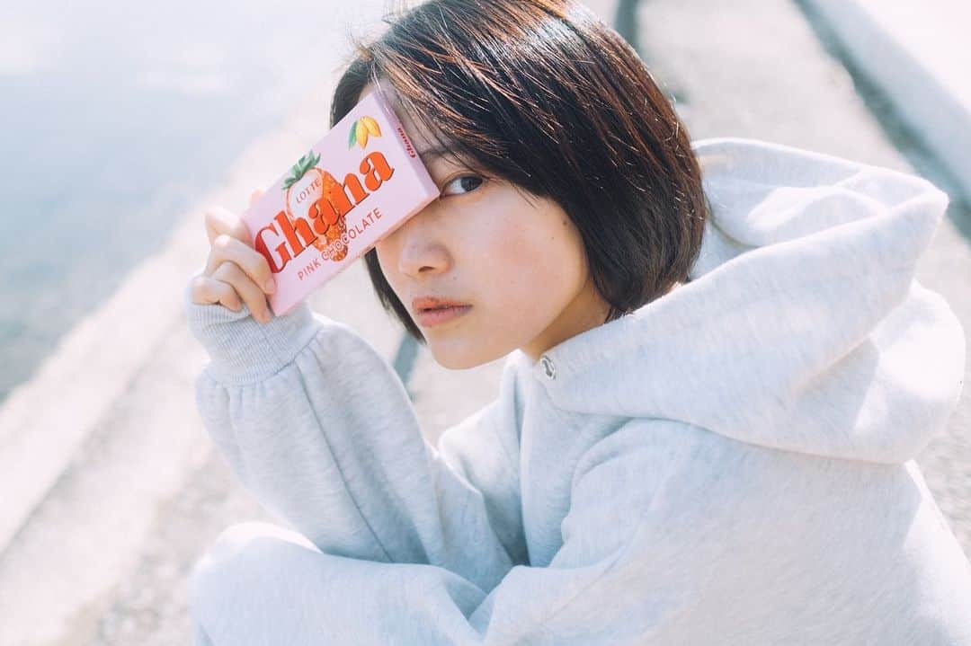 いしださきのインスタグラム：「HappyValentineDay . 📸 @irodori_at  .  . . . . . . . . . .  #ポートレート #人像攝影 #被写体  #写真好きな人と繋がりたい #カメラマンさんと繋がりたい  #ポトレのセカイ #ポトレ女子 #ポートレートしま専科 #ファインダー越しの世界 #スクリーンに恋して #儚くて何処か愛おしい様な #その瞬間に物語を #真ん中にいるかのじょ #オールドレンズに恋をした #キリトリセカイ #何気ない瞬間を残したい #関西サロモ #関西被写体 #兵庫被写体 #大阪被写体 #京都被写体 #モデル #いいね返し #jp_portrait部 #good_portraits_world #good_portraits #ガーナチョコレート #ハッピーバレンタインデー」