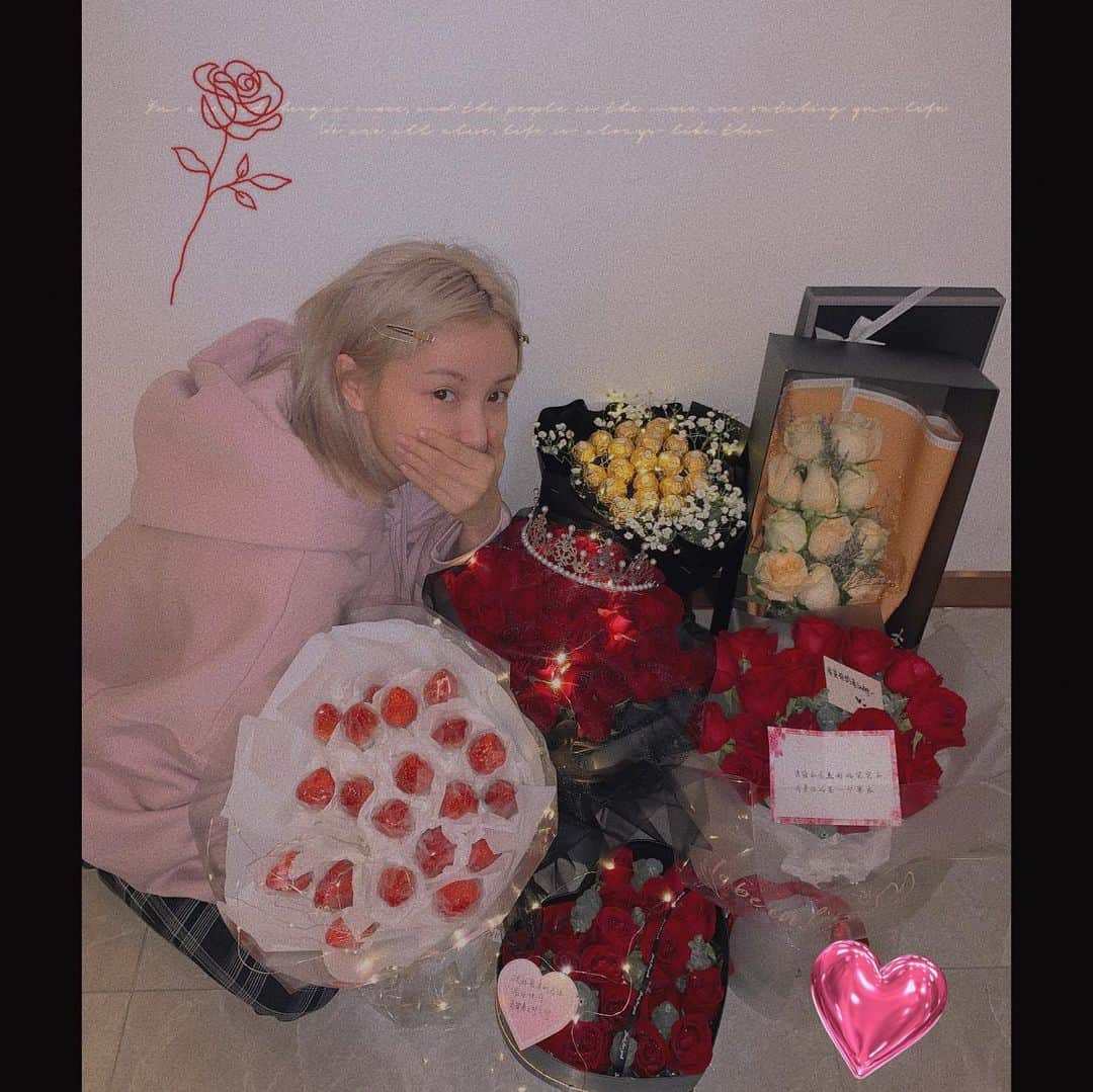 リン・シャオザイのインスタグラム：「🌷✨ such a sweet day!! 女孩子真是最美好的生物✨💕」