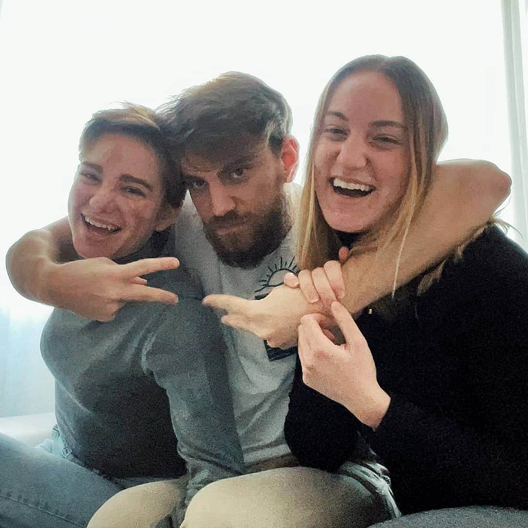ベアトリーチェ・ヴィオのインスタグラム：「Nuova casa tutta sua per il nostro fratellone @leopold_vio 🏠, vecchie seccature 😜💕」