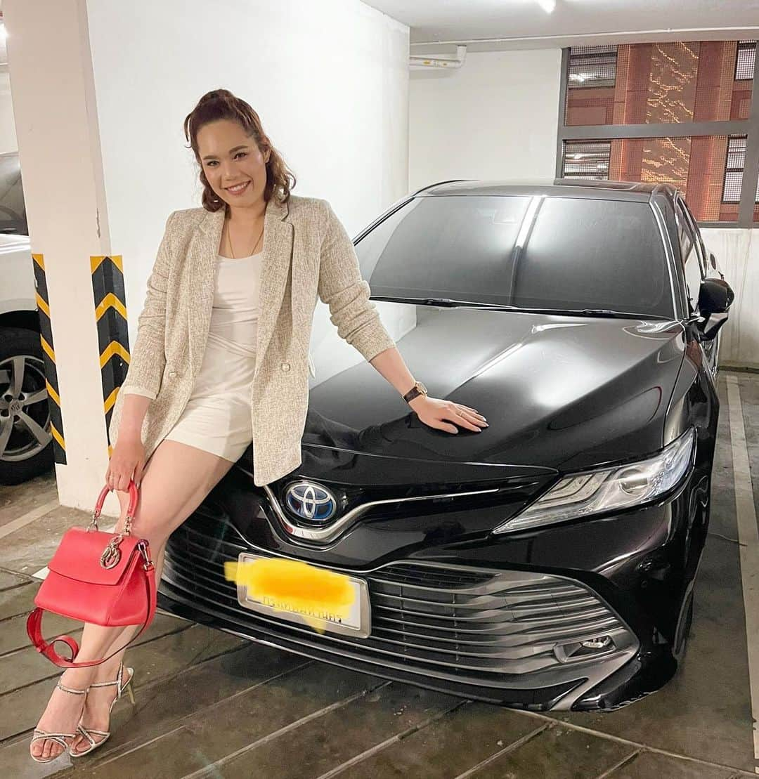 アリヤ・ジュタヌガーンのインスタグラム：「ไปรับได้น้าาาา 😊🥰 #Teamtoyota #toyota #camry #toyotacamry」