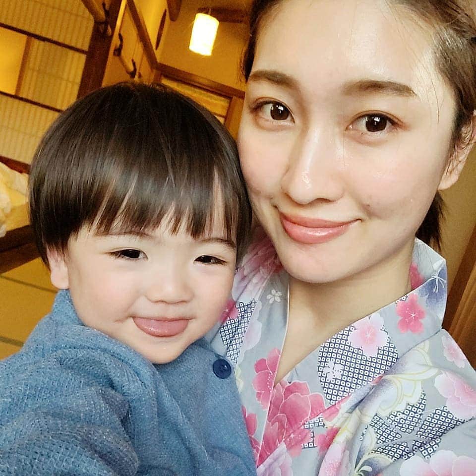 佐川愛果さんのインスタグラム写真 - (佐川愛果Instagram)「久しぶりの佳雲。 この浴衣選んだら夫に「ちょっと若すぎない？無理がある」って言われたんだけど、「いやまだいけるっしょ！」とかいって、写真で見たらたしかにちょっとキツかったww20代最後なので許してくれ(笑) 似合うものが変わってくるとはこういうことね～←泣  #佳雲 #いにしえの宿佳雲 #浴衣 #男の子ママ #1歳6ヶ月 #1歳6ヶ月男の子」2月14日 22時40分 - aika728sagawa