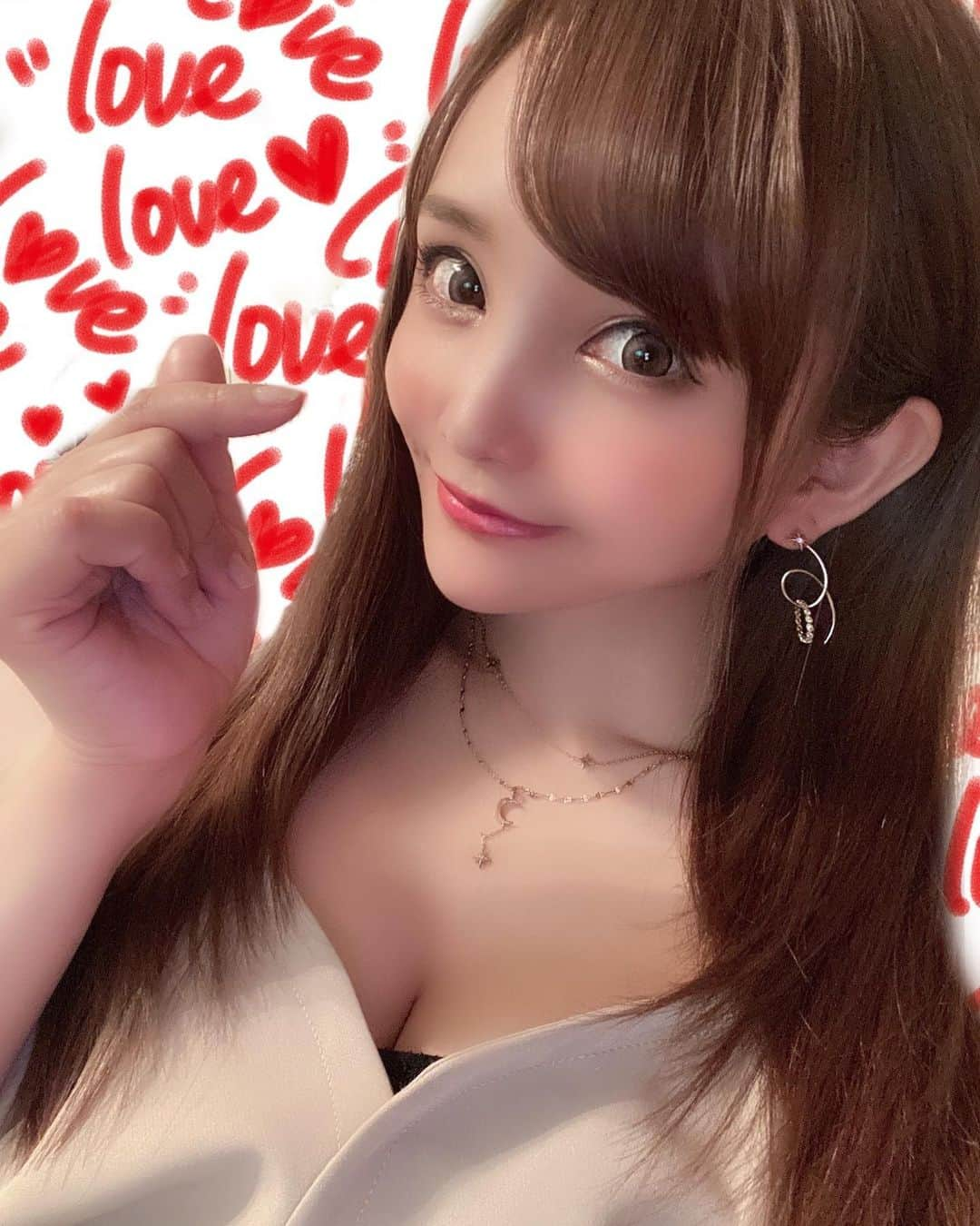 宇佐美あいりさんのインスタグラム写真 - (宇佐美あいりInstagram)「皆さん🐰💝Happy Valentine 🤎たくさんチョコもらったかな🍫✨あいりんも逆チョコほしいな|˛˙꒳​˙)♡わら　みんなにきゅんです☺️💝  #happyvalentinesday#happyvalentine#バレンタイン#バレンタインチョコ#バレンタインデー#逆チョコ#ほしい#chocolate#love#きゅんです#japanesegirl#followme#instadaily#instalike#igers #selfie#instagood」2月14日 22時34分 - airi.usami_official