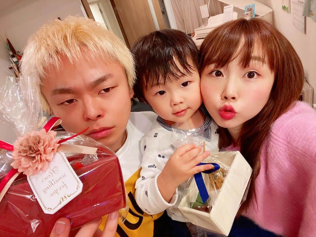 あやなんさんのインスタグラム写真 - (あやなんInstagram)「しばなん家男子にバレンタインちゃんとした配布しました🥰💓  しかしスイートポテトを安納芋で作ったら本当甘すぎて柔らかすぎて 栗きんとんになってしまって味はもう本当にごめんなさいでした🥺wwwww  #バレンタイン #手作り #ちゃんと失敗」2月14日 22時34分 - ayachan_0619