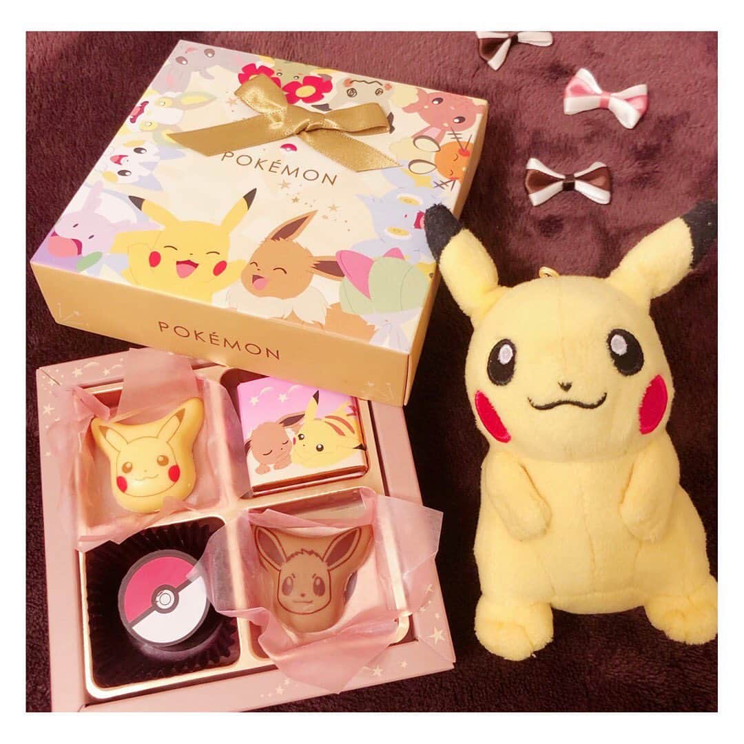 小河結香のインスタグラム：「❤️ Happy Valentine ❤️ 暇な時間全てをアニメに捧げると決めた そんな女のバレンタイン事情…💝 ❶ポケモンチョコ(家族用) ❷セーラームーンチョコ(自分用) ❸呪術廻戦マカロン(自分用) ❹手作りチョコパウンドケーキ(推し用) まさに #推しのいる生活 #推しの為に生きてる そんな感じで結果 #推しのお陰で幸せ #推しのお陰で人生楽しい 皆様はどんなバレンタインをお過ごし❓ #バレンタイン #推しとバレンタイン #アニヲタ #ヲタ活 #推し事 #アニメチョコ #ポケモンチョコ #セーラームーンチョコ #呪術廻戦マカロン #プリマカロン #エーデュース #何でもない日のパーティー」