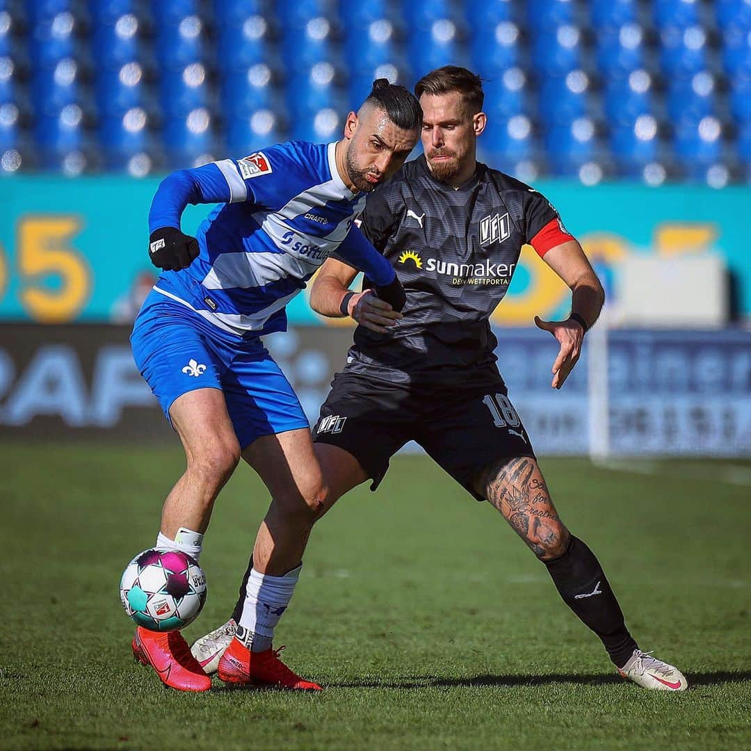 SVダルムシュタット98さんのインスタグラム写真 - (SVダルムシュタット98Instagram)「Weiter fighten, halbe Stunde noch auf der Uhr! #sv98 #Lilien #SVDOSN」2月14日 22時49分 - svdarmstadt1898