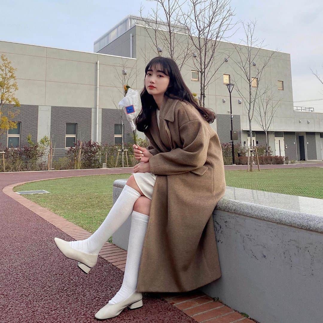河﨑莉奈のインスタグラム：「花束みたいな恋をした💐  見に行くかとても迷っています( ◠‿◠ )  見たよって方はコメントで感想ください☁️ （ネタバレは無しでお願いします⚠︎）」