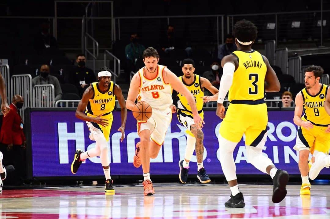 ダニーロ・ガリナリさんのインスタグラム写真 - (ダニーロ・ガリナリInstagram)「🏀 Two losses at home, we have to work together to find the perfect fit! Head on the road trip guys! #TrueToAtlanta」2月14日 22時41分 - danilogallogallinari