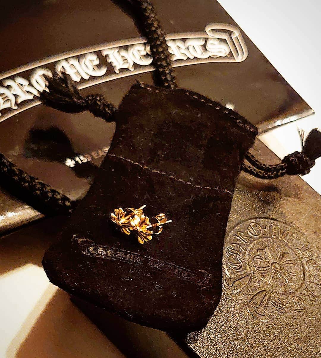 梅野源治のインスタグラム：「HAPPY VALENTINE’S DAY💎👂💎👂 いただいたピアスを紛失して、またいただきました🙏  #Pierce #CHROMEHEARTS #valentines #感謝」