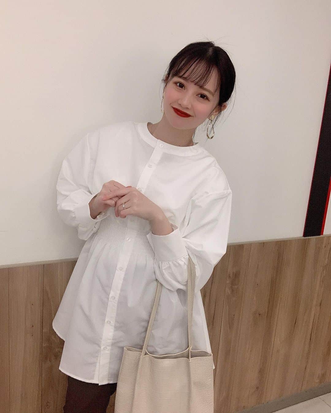 なあぽよのインスタグラム：「‏ ‏ いつもとは全然違う系統きてみた😆💖 いろいろ着回しができそうだしとにかく清楚になれる₍ᐢ⸝⸝› ̫ ‹⸝⸝ᐢ₎ 首も綺麗に見えるしウエストラインも綺麗に見えます👶🏻 みんなもよかったらチェックしてみてね🧚🏼‍♀️❤️ ‏ #ヴァニーユー #vannie_u」