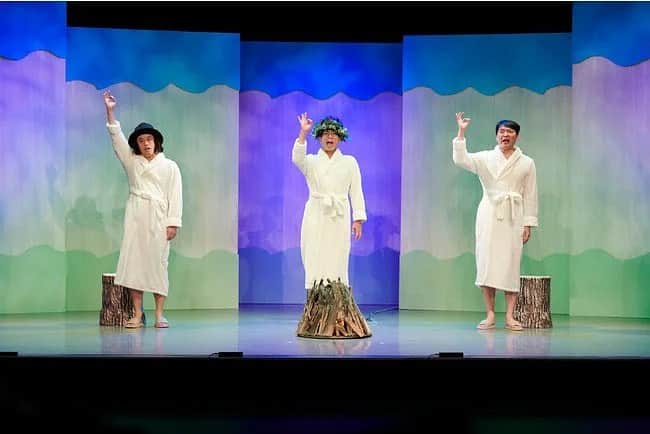 佐久間宣行のインスタグラム：「『エレ片 OKコントの人』 博品館劇場  配信で見ました。 面白かったです！  というか、まあ言うまでもなくずっと面白いライブをやり続けてるお3人なのですが、今回は特に「今」を切り取って、でも笑わせるんだよ、と言う気概を感じました。バカなネタとか、同年代ならではのネタ多かったのも、振り切ってて良かったです。  あと単純にすげーうまい笑」