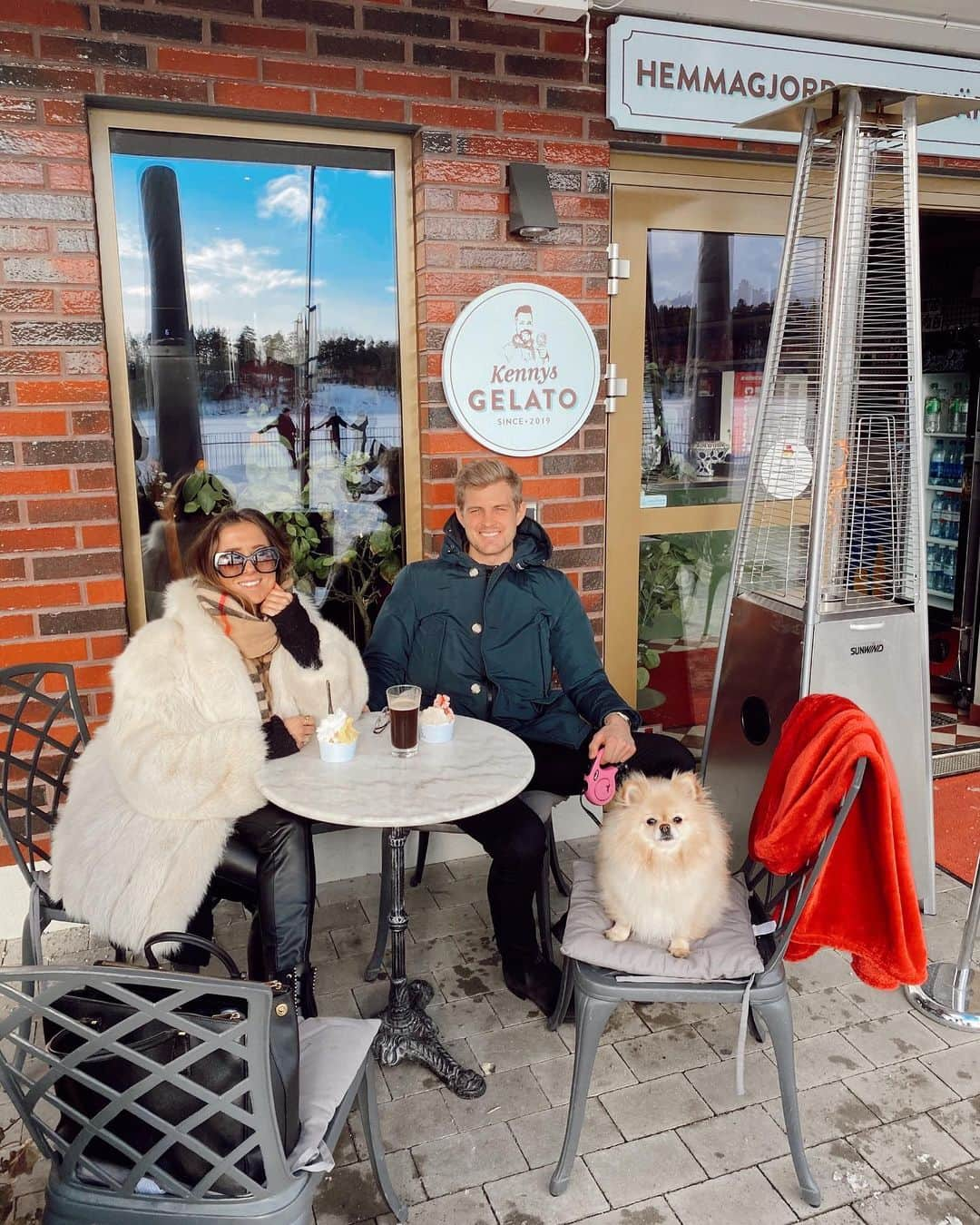 マーカス・エリクソンのインスタグラム：「Made it back to Sweden just in time to see my girls for Valentine’s Day 🥰. Lucky me @alexandrawictoria ❤️❤️」