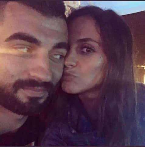 ラウール・アルビオルのインスタグラム：「Feliz San Valentín mi vida!!! Te Amo @alicia_roig23 ❤️👀」