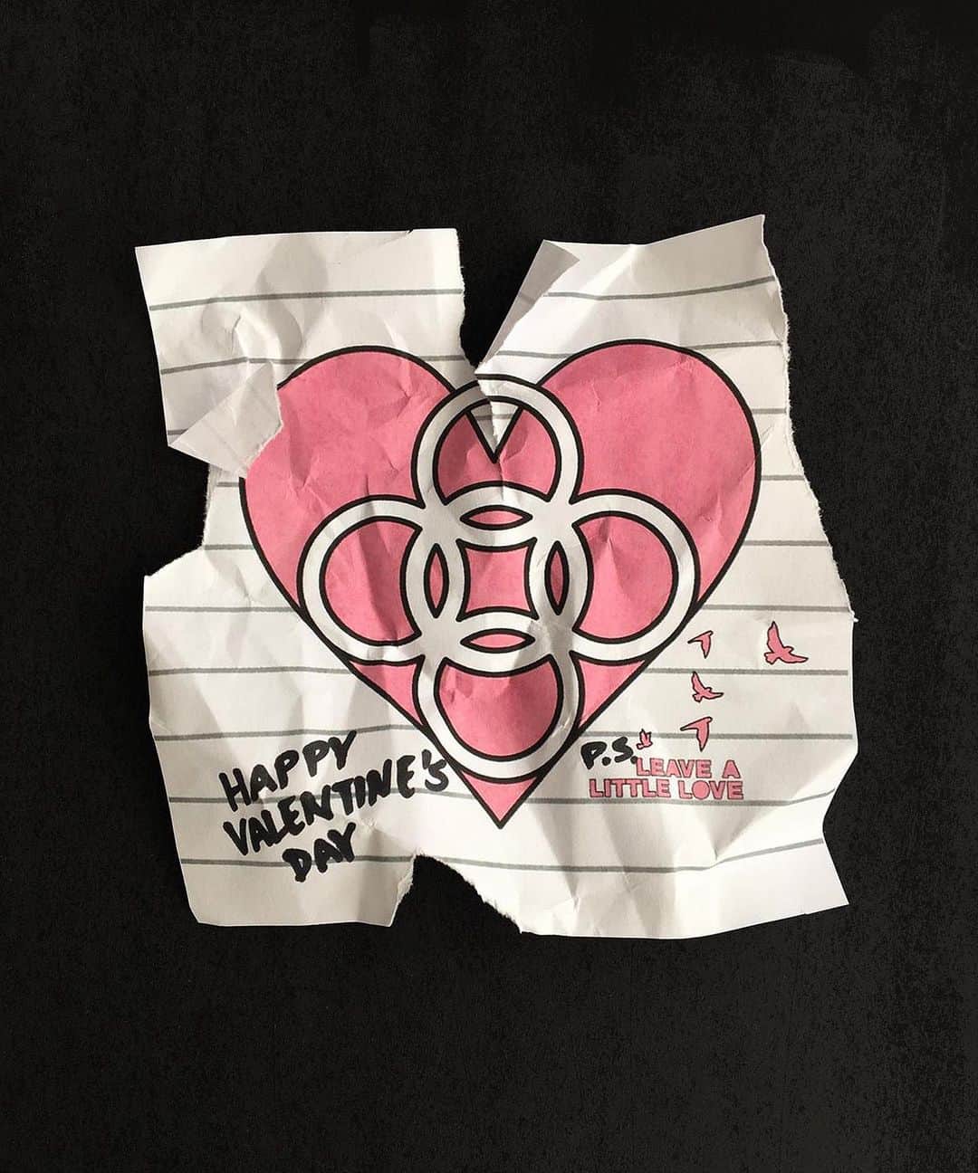 アレッソのインスタグラム：「Happy Valentine’s Day 💗 #leavealittlelove」