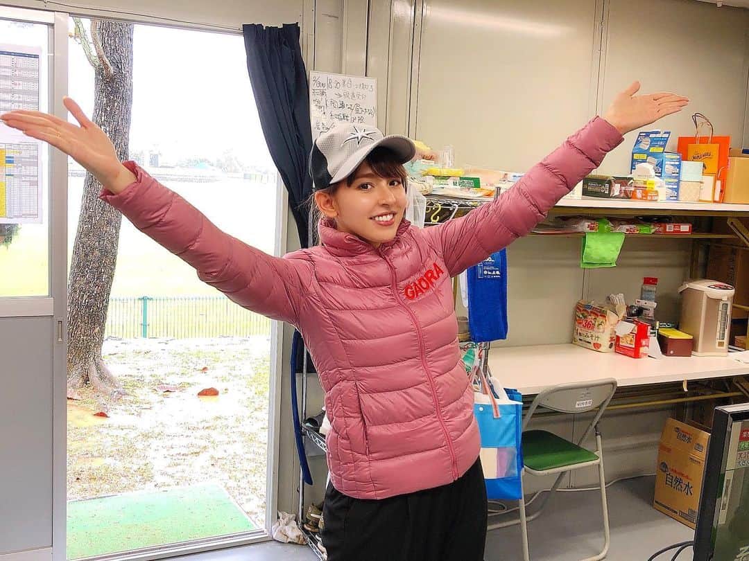 アイシスのインスタグラム：「北海道日本ハムファイターズ 春季キャンプ第3クールのリポーターを 務めさせて頂きました！  厳しい天候の中でしたが キャンプの空気を感じられ たくさん目に焼き付けさせて頂けて 感謝です🙇‍♂️  ありがとうございました✨💪🏻  4日間と、短い間だったけど最高に密度の濃い時間でした！！ 日ハム最高！！！  今後ともみなさん よろしくお願いします🥺✨  #野球 #パリーグ #プロ野球 #北海道日本ハムファイターズ #日本ハム #日ハム #ファイターズ #ファイターズ女子 #GAORA #GAORAスポーツ #日ハムキャンプ #春季キャンプ #リポーターデビュー #たくさん勉強してがんばります #観てるよファイターズキャンプ」