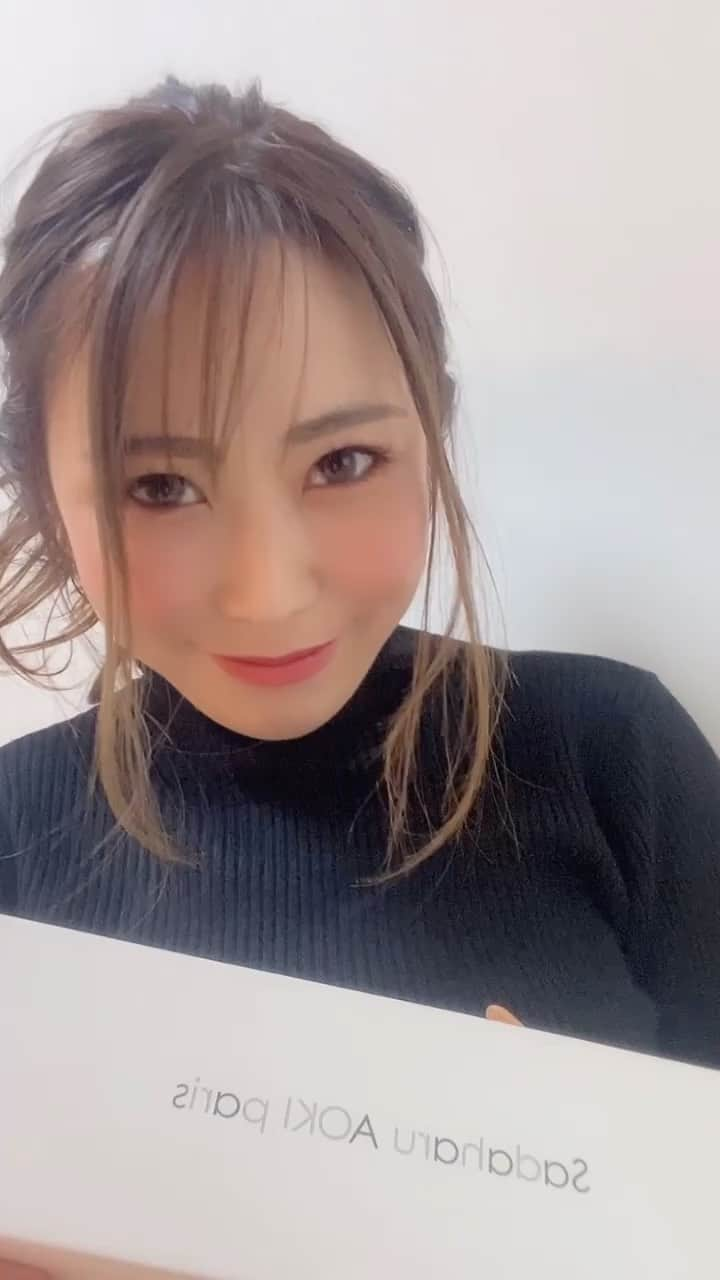 渡瀬茜のインスタグラム：「HAPPY VALENTINE❤️💜💚  バレンタインみんなリア充してる？！  私はパルムとおうちで過ごしたよ☺️  そう…コロナのせいコロナの…😂  #ハッピーバレンタイン#バレンタインデー #バレンタインキス#ぼっちバレンタイン #1人バレンタイン#コロナのせいにしとこ#リール#ひとりあそび#お家でバレンタイン#バレンタイン気分#バレンタインを味わう#バレンタインを楽しむ」