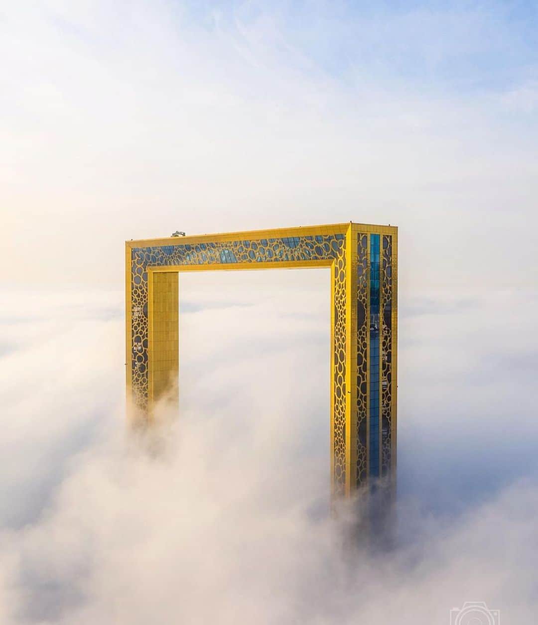 ドバイのインスタグラム：「#Dubai Frame برواز دبي 📷:@capturedblinks」