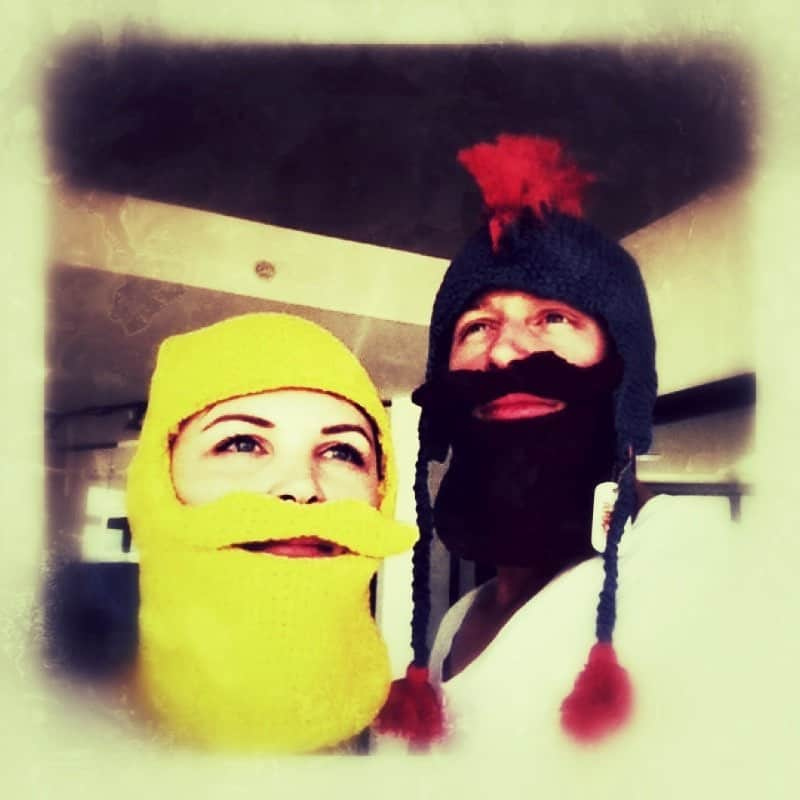 ジョシュア・ダラスさんのインスタグラム写真 - (ジョシュア・ダラスInstagram)「Get yourself somebody who can rock a knitted Viking mask. Happy VALENTINES Day Lovers!! ♥️♥️😍😍 #valentines #lovers #ginnifergoodwin」2月14日 23時26分 - joshdallas