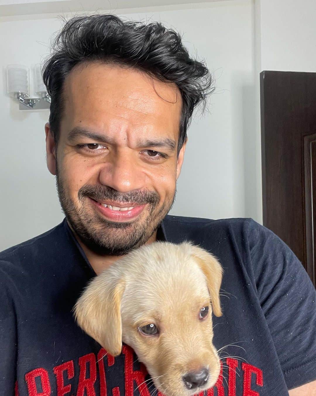 Gaurav Tanejaのインスタグラム：「Mau and me... first selfie #Mau #FlyingBeast」