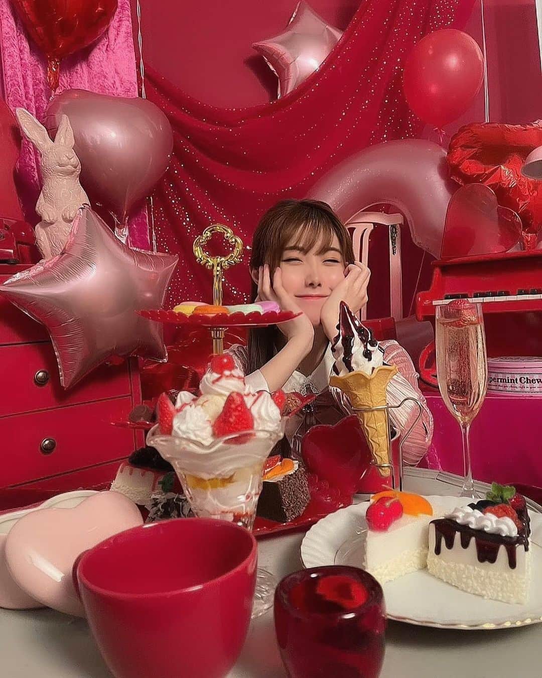 のインスタグラム：「🍫﻿ チョコ大好き☺️♡﻿ 毎日食べちゃいます！ SKE48の撮影いつも可愛いくて﻿ テンションあがっちゃいます😆。 #ハッピーバレンタイン﻿ #valentine #ハーフアップ」