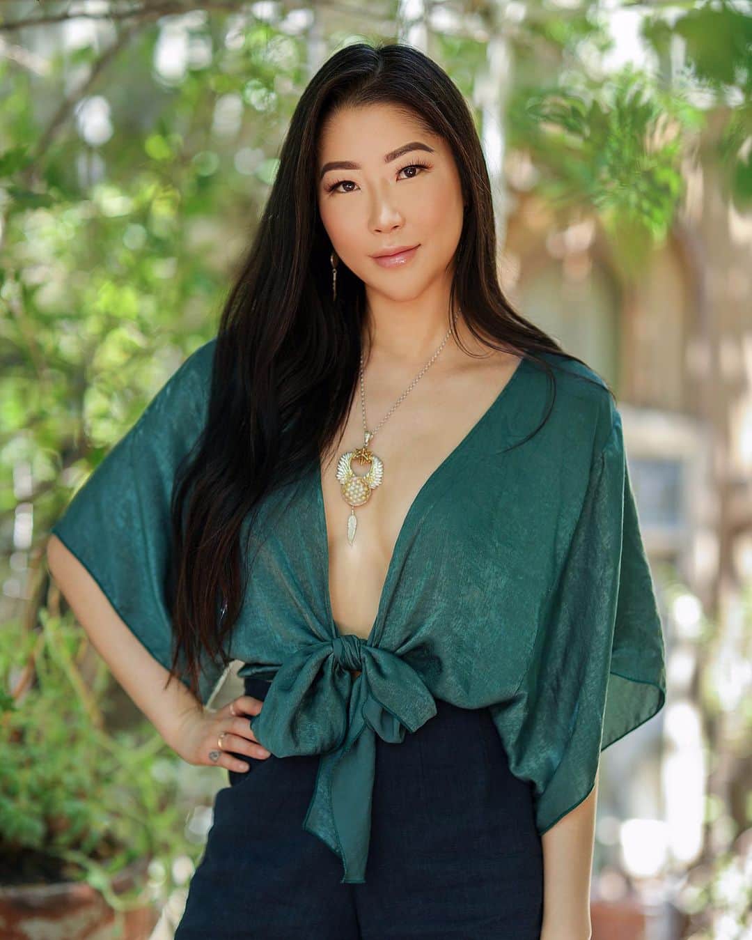 GODDESS OF LOVEのインスタグラム：「Life is Short. Life is Long. Life is Life, and there are no words to describe it...only the experience. ~We must live how is nourishing for us, not how the mainstream media tell us to live. ~Tune in, tune out and feel what’s in your heart. Take a moment, a minute, an hour, a day, a week, a month, a year, a lifetime. Break on through to the otherside. Break into that sweeet e~motion...energy in motion. Stop with the drugs and find your sacred plant...medicina. Stop looking at a screen and look into the light...the Sun. ~Life has only begun. Stay Here Now. I love you all. Blessings~」