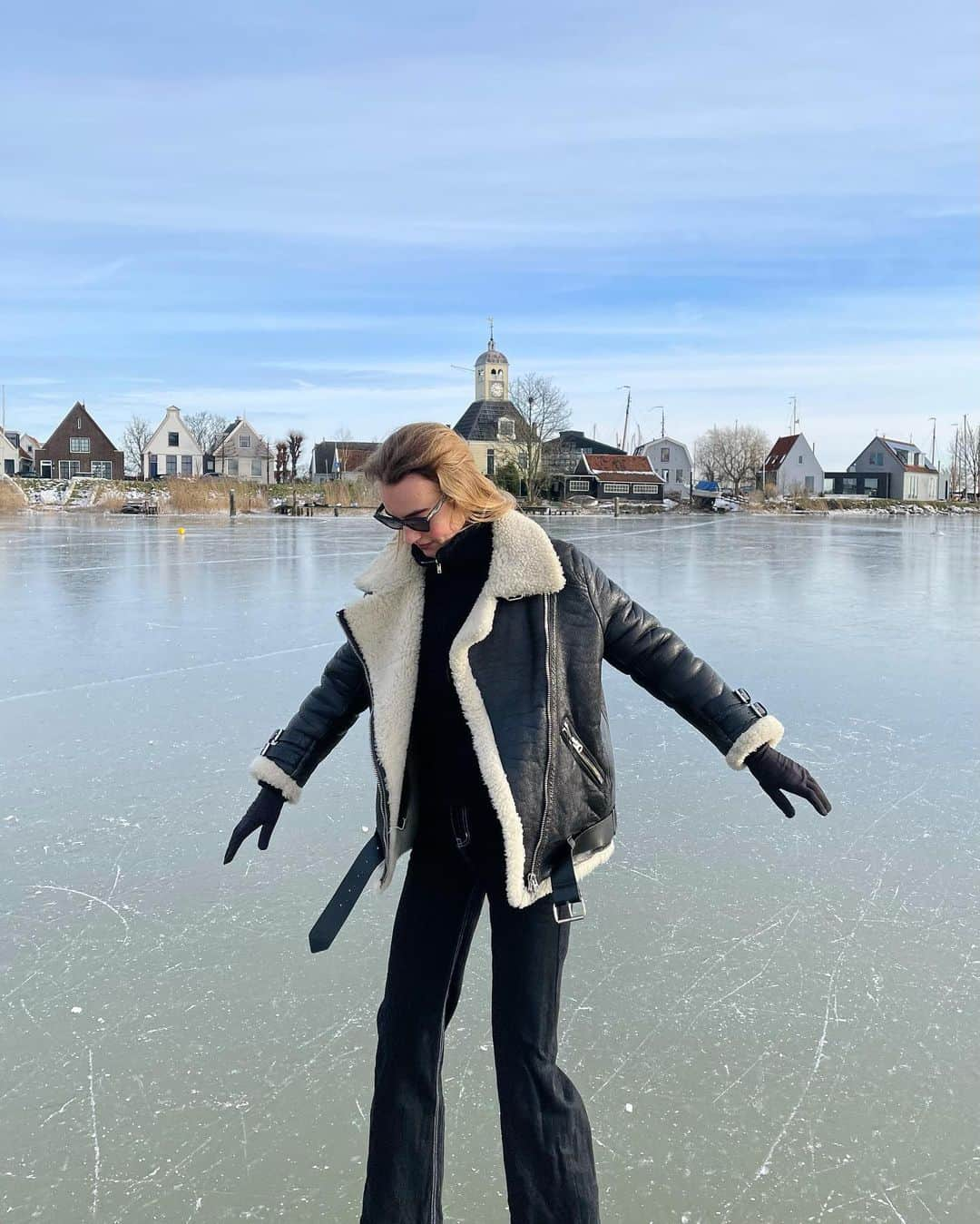 マルチェ・フェルフーフのインスタグラム：「Last day ⛸❄️」