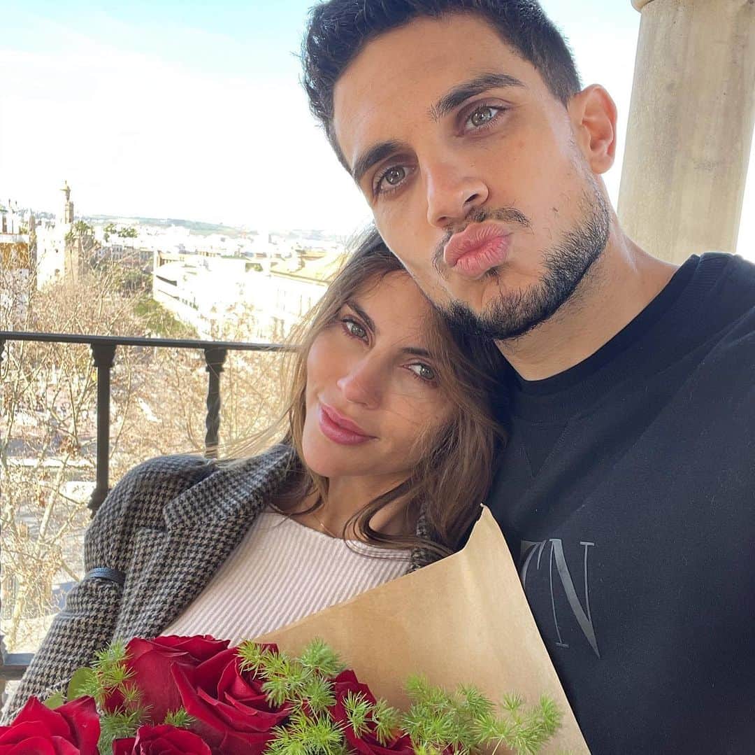 マルク・バルトラのインスタグラム：「Feliz San Valentín 😘💚🌹 #ValentinesDay @melissajimenezgp」
