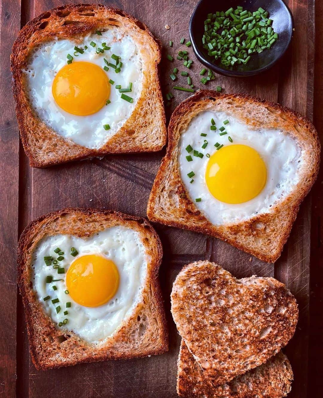 Whole Foods Marketさんのインスタグラム写真 - (Whole Foods MarketInstagram)「This toast has “I ❤️ you” written all over it. Check out @dianemorrisey’s page for this ‘hearty’ 😉#ValentinesDay breakfast.」2月14日 23時51分 - wholefoods