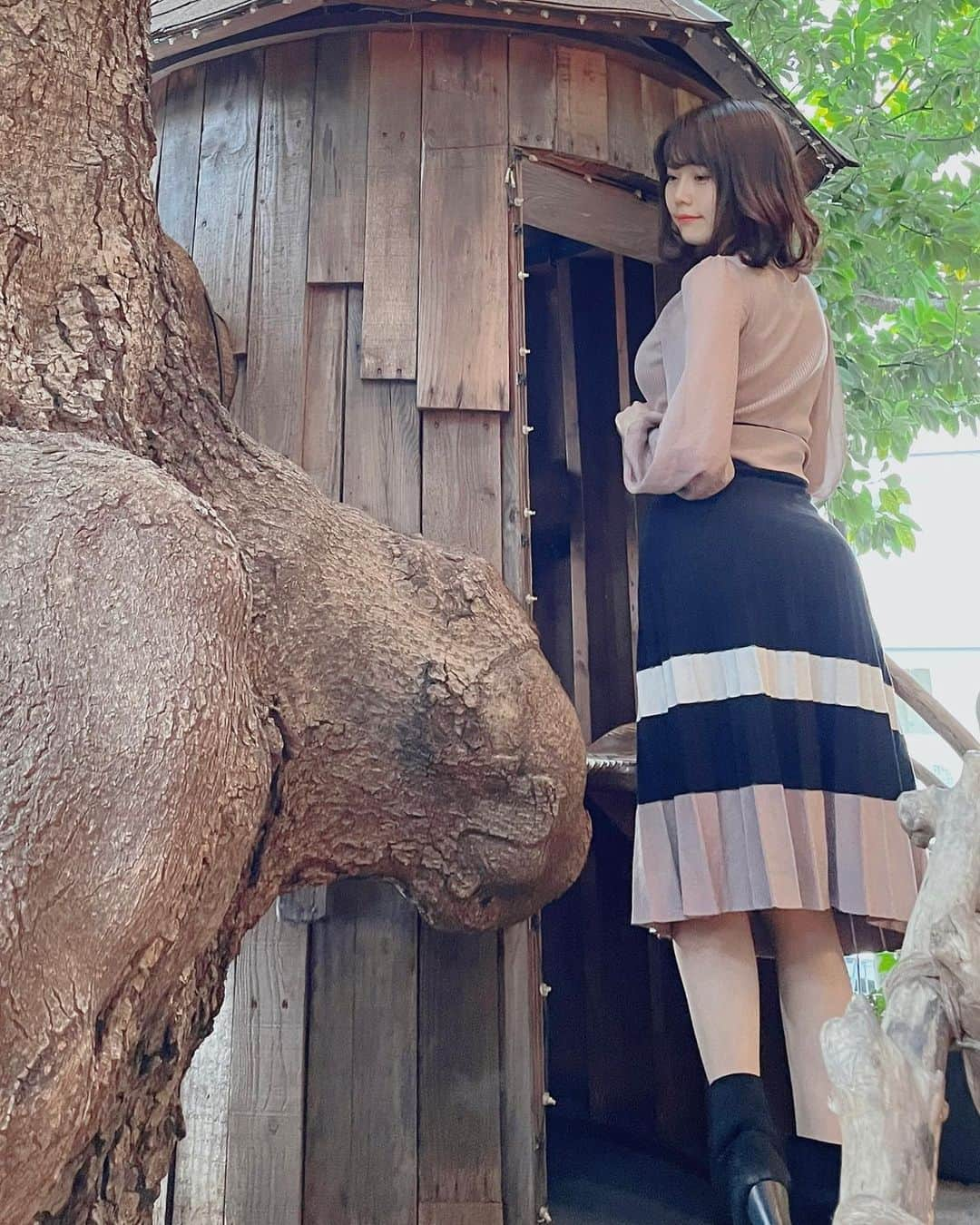 桃里れあさんのインスタグラム写真 - (桃里れあInstagram)「🌲 素敵なカフェだった〜！楽しかった🥰 お尻、おっき…笑 ・ ・ #レグランザルブル #広尾カフェ #恵比寿カフェ #代官山カフェ #東京カフェ #東京グルメ #カフェ #カフェ巡り #カフェ好きな人と繋がりたい #インスタ映え #映えスポット #映えカフェ #cafe #japanesesweets #japan」2月14日 23時52分 - rea_momosato